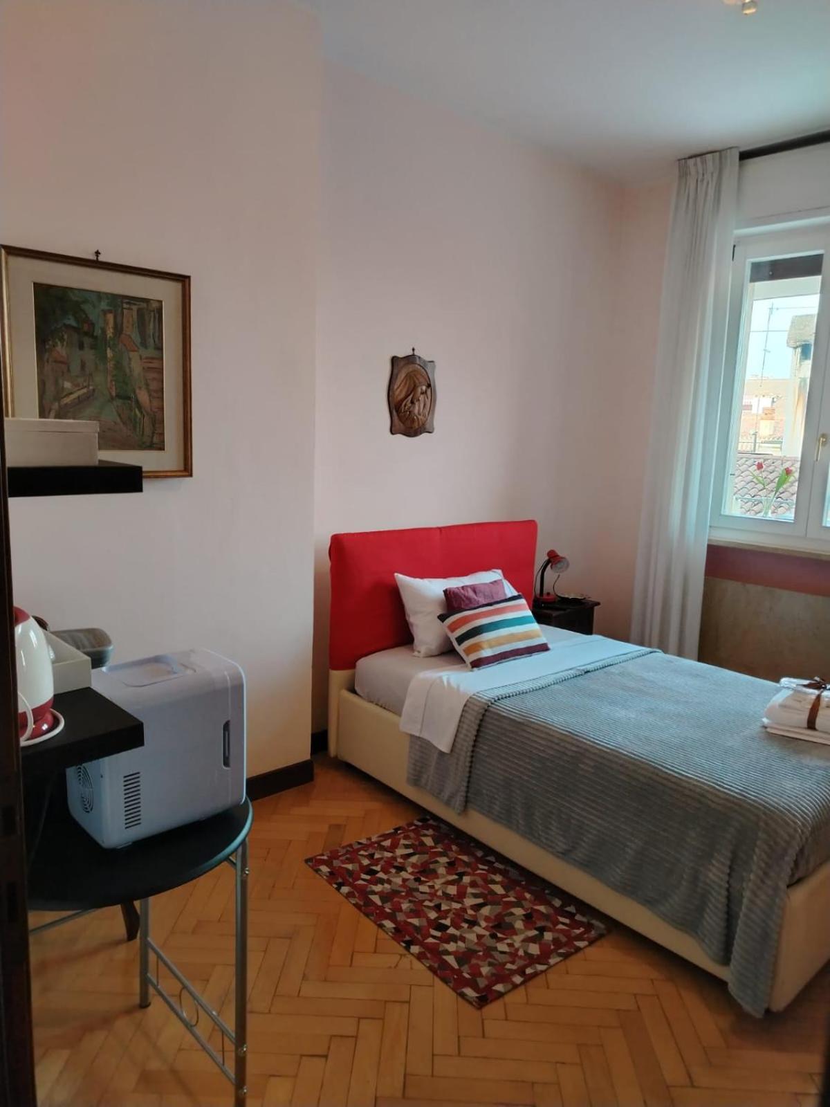 B&B Califano- 2 Leoni Верона Экстерьер фото