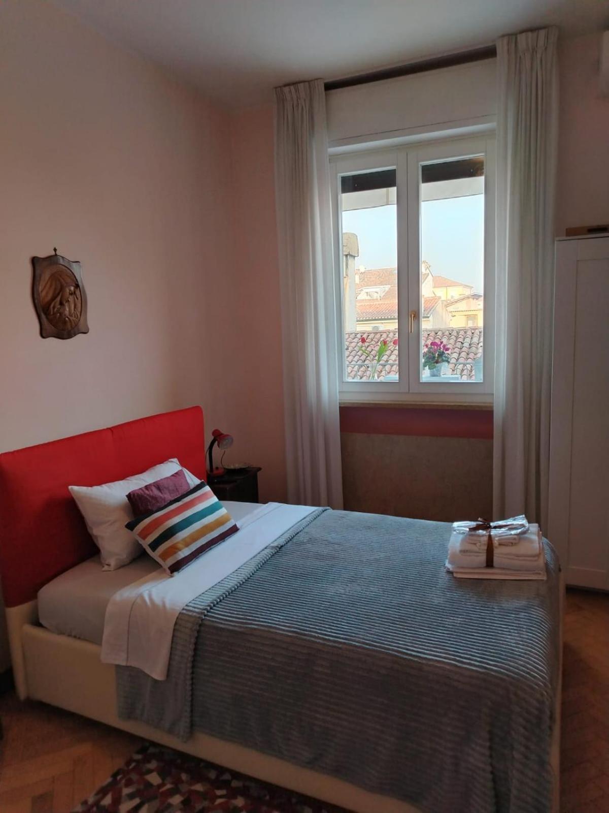B&B Califano- 2 Leoni Верона Экстерьер фото