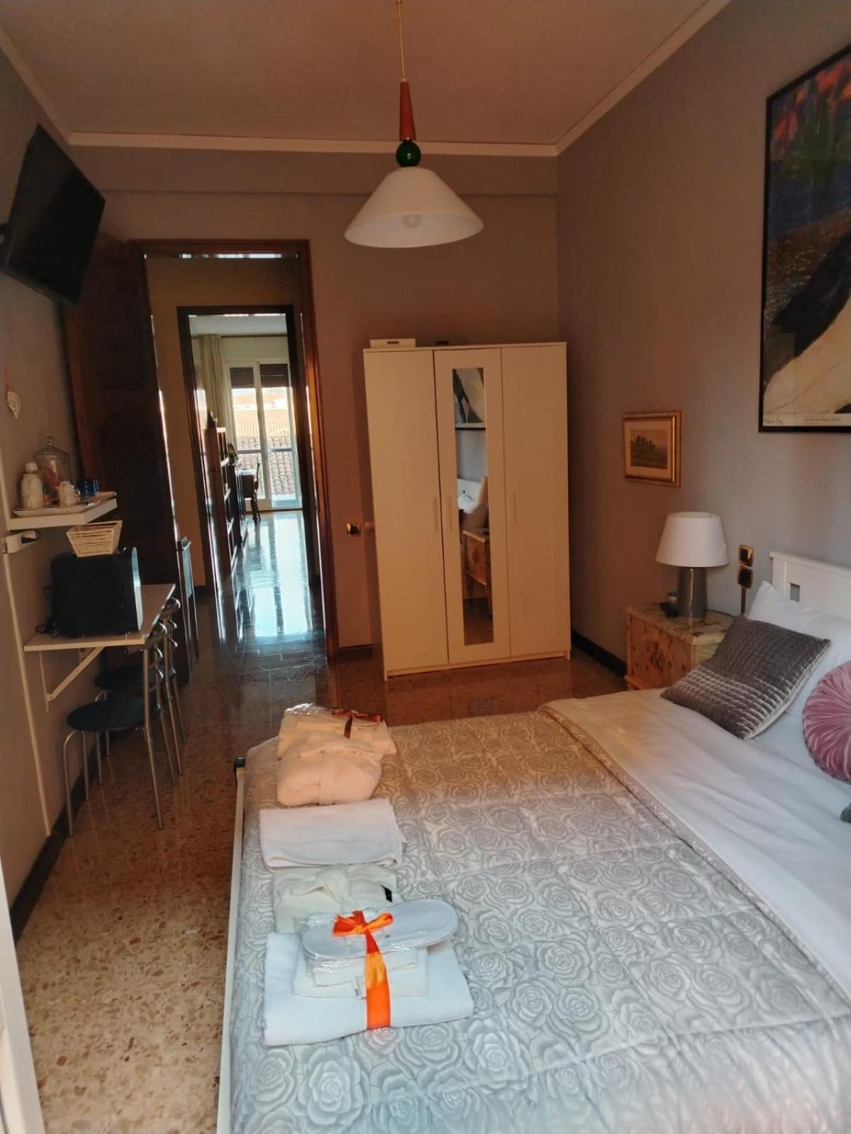 B&B Califano- 2 Leoni Верона Экстерьер фото