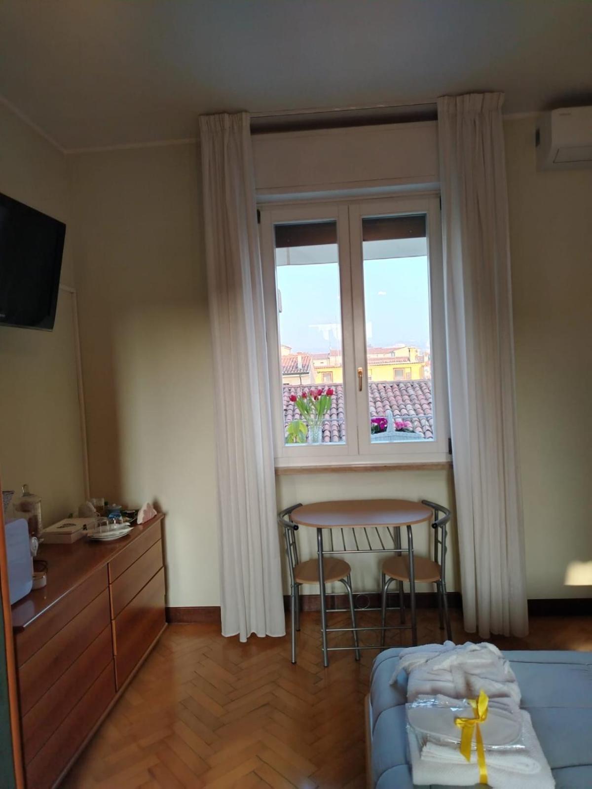 B&B Califano- 2 Leoni Верона Экстерьер фото