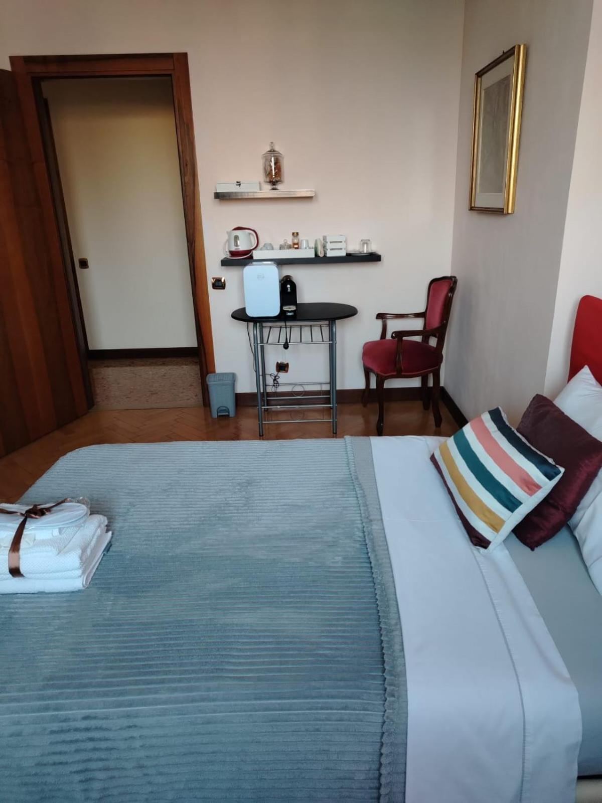 B&B Califano- 2 Leoni Верона Экстерьер фото
