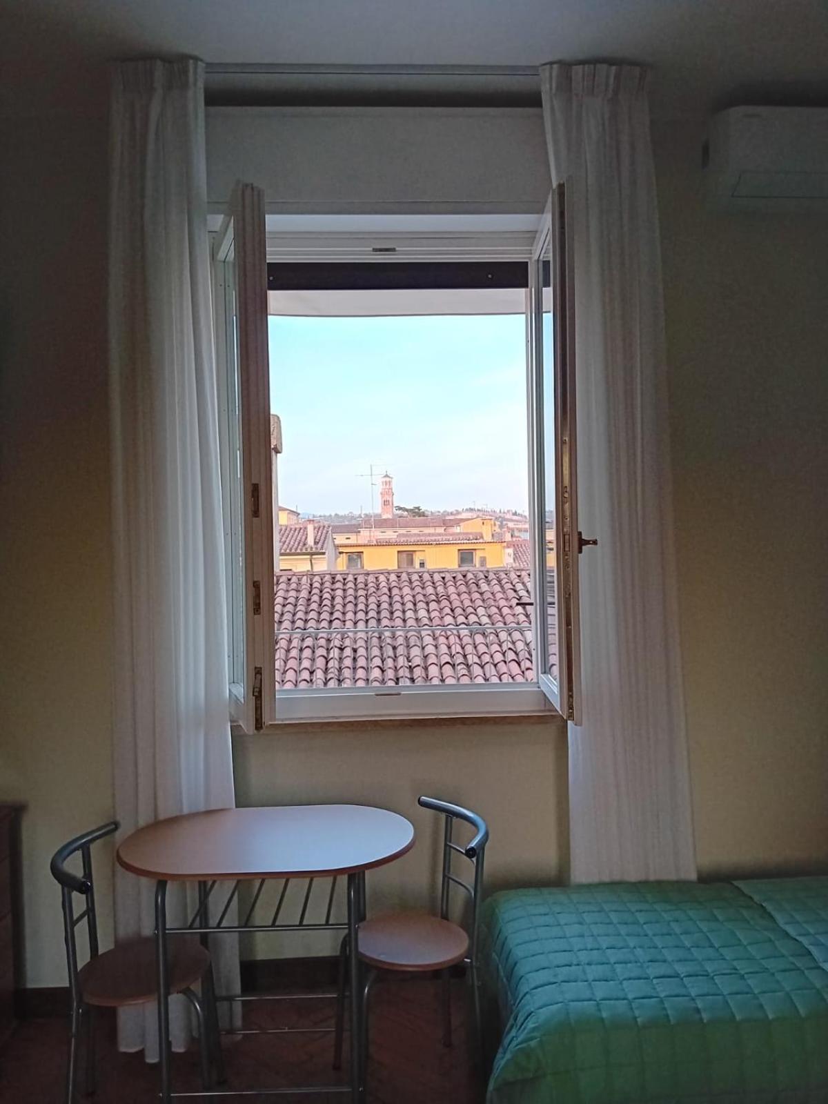 B&B Califano- 2 Leoni Верона Экстерьер фото