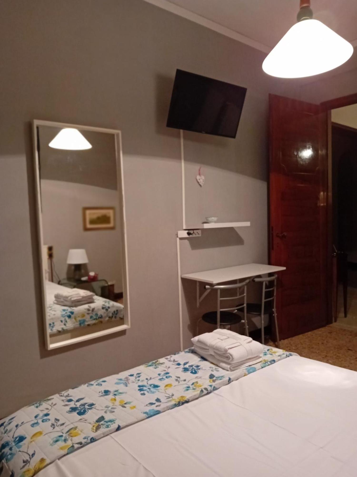B&B Califano- 2 Leoni Верона Экстерьер фото